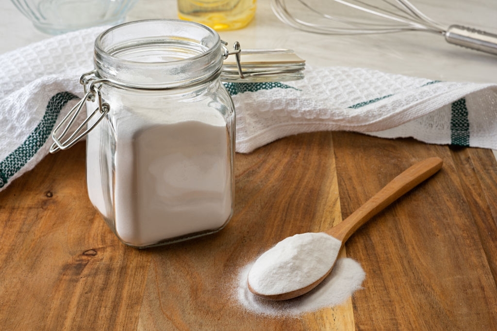 strip hair color with Baking Soda